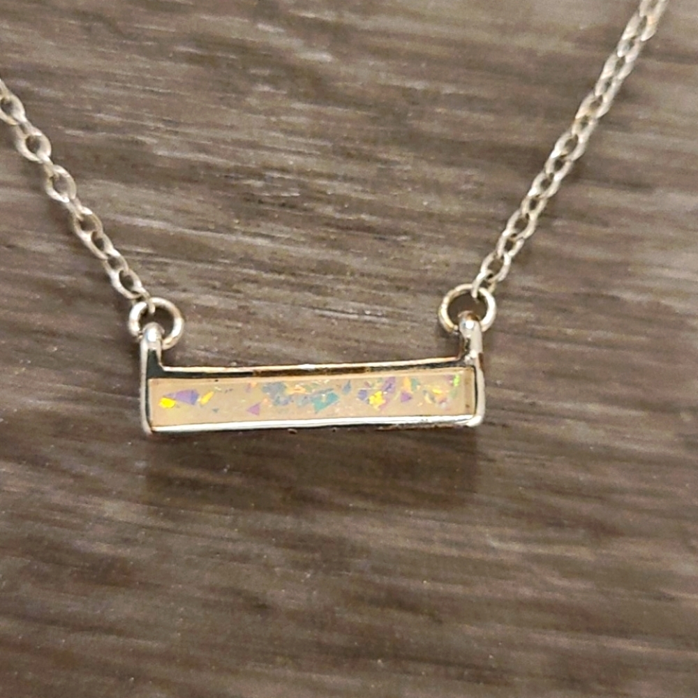 Choker‎ necklace